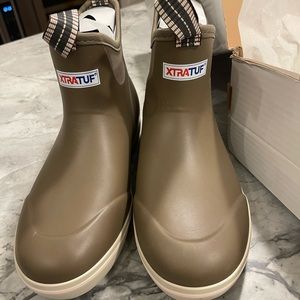 NWT Xtratuf Women’s Ankle Deck Boot